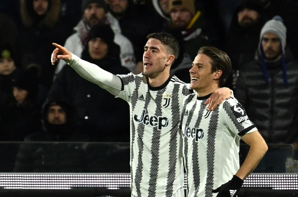 Chelsea, Manchester United and Bayern Munich interested in Juventus star